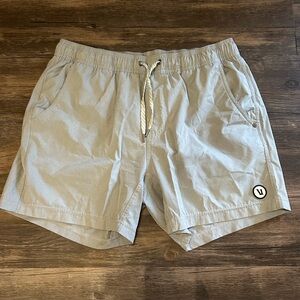 Vuori Kore Short 5" size Large sky grey